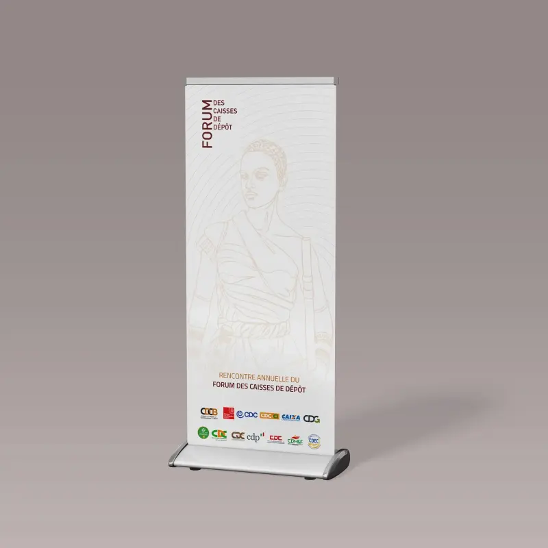 Roll-up blanc du Forum des Caisses de Dépôt, avec l'illustration au trait