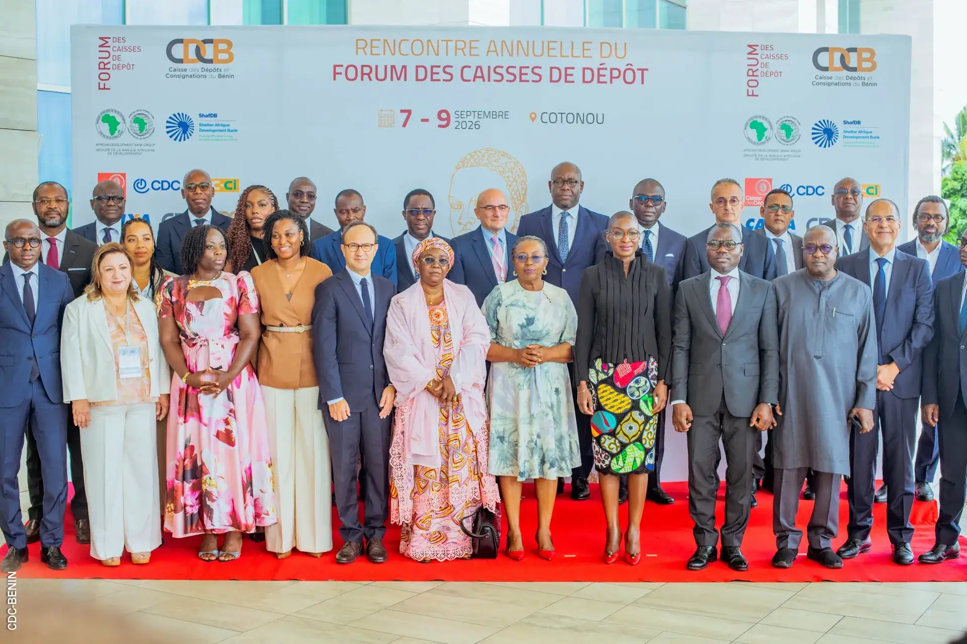Photo de famille du forum, à Cotonou. Photo : CDC Bénin.